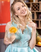 Fem Joy - 05-sophie-freshly-squeezed-0006